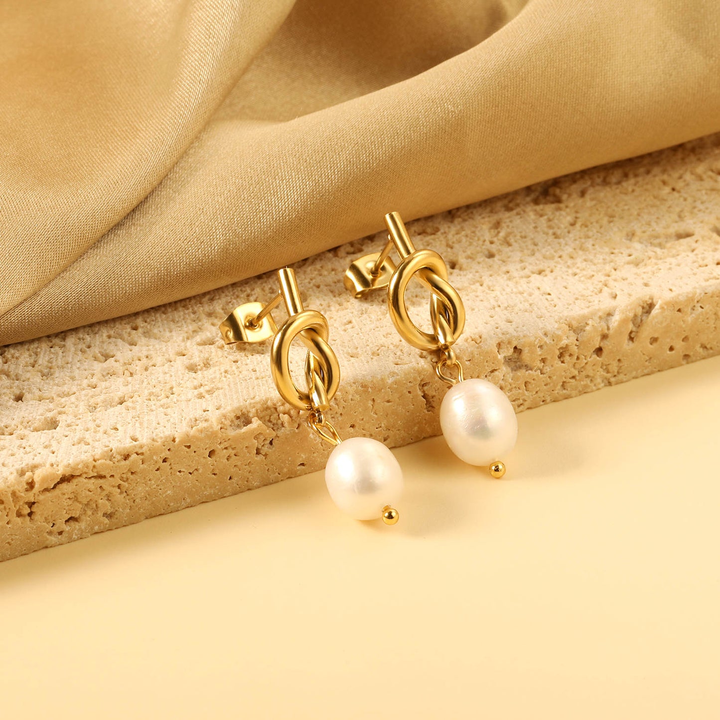 Twisted Pearl Elegance