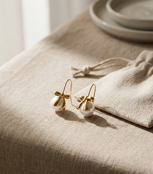 Amoura Pearl Bow